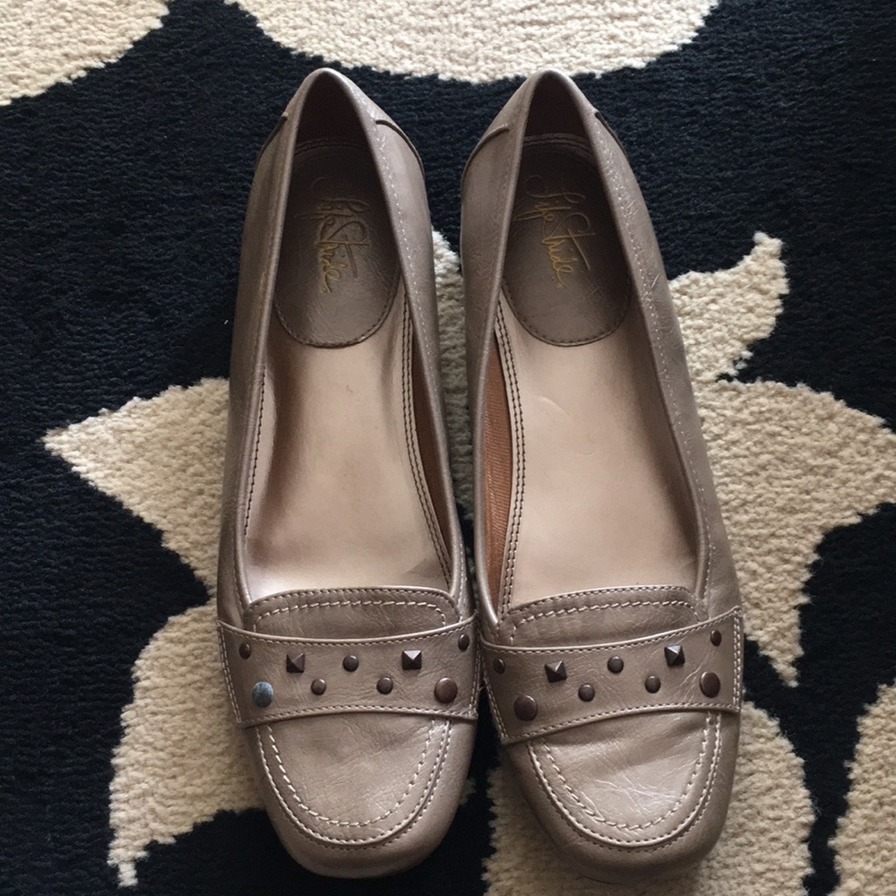 🤎 LifeStride Taupe Studded Comfort Loafers – Women’s Size 9.5 🤎